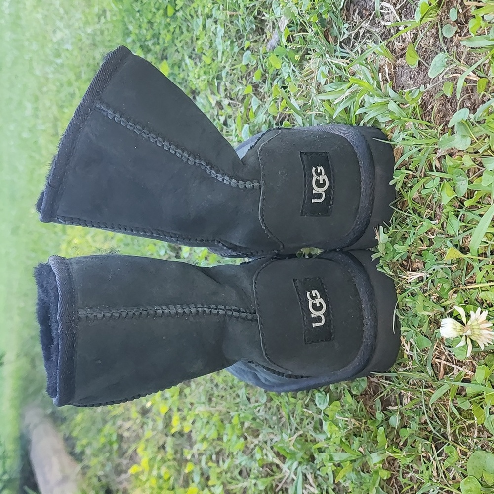 Girls, size 4, black UGGS